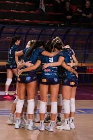 德州扑克“翻牌前 4-Bet”：如何在对局初期就通过强力施压迫使对手放弃中等口袋对。（德州扑克翻牌前4-Bet战术：开局强压逼迫对手弃掉中等口袋对子）